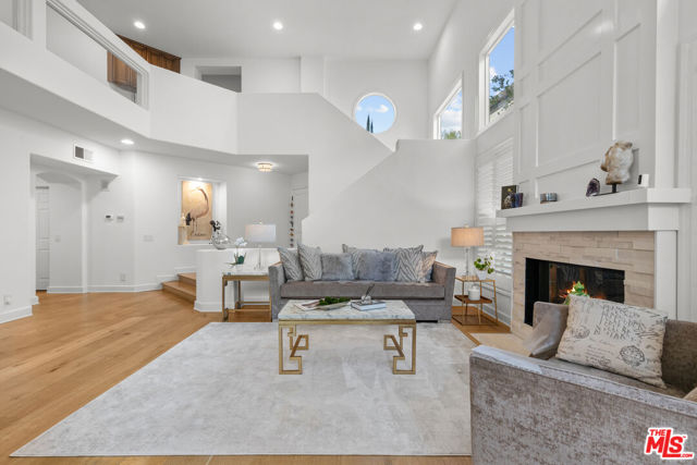 4370 Park Monte Nord, Calabasas CA: https://media.crmls.org/mediaz/8f299264-7e55-4ab8-b359-90735eadb604.jpg