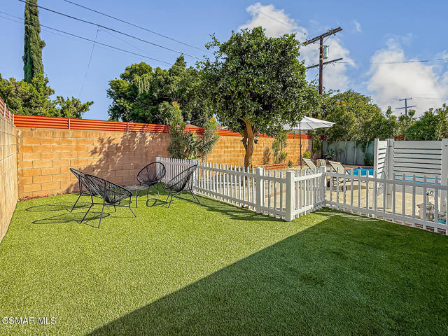 7530 Gaviota Avenue, Lake Balboa CA: https://media.crmls.org/mediaz/8f2a346d-5b96-4d85-b121-878936b9a501.jpg