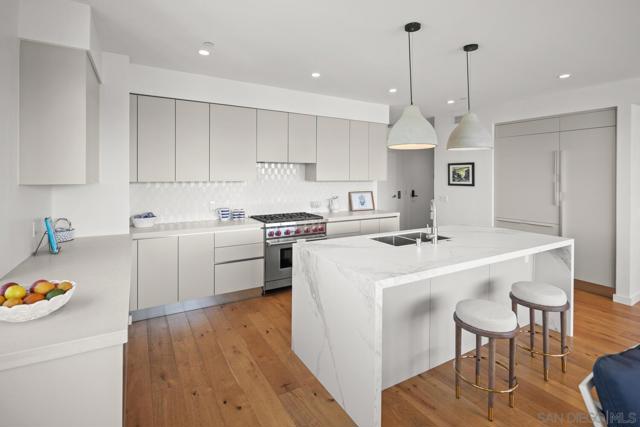 1014 5th St, Coronado CA: https://media.crmls.org/mediaz/8f2a82d7-7c7d-4b43-ab93-91dfb8b33174.jpg