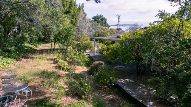 4980 Paradise Drive, Tiburon CA: https://media.crmls.org/mediaz/8f2aa561-6756-46c4-8d58-e28ad3740fc7.jpg