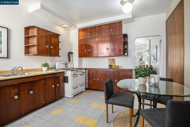 159 Ney Street, San Francisco CA: https://media.crmls.org/mediaz/8f2acbc2-6b14-4171-bdb7-655a581d3c6f.jpg