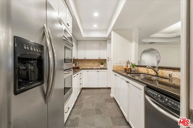11855 Goshen Avenue, 104 photo 6