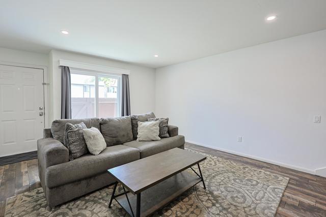 3454 Castle Glen Dr., San Diego CA: https://media.crmls.org/mediaz/8f2b28de-addf-450a-8943-5e103fbb0b4f.jpg