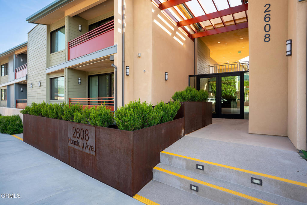 2608 Honolulu Avenue #208