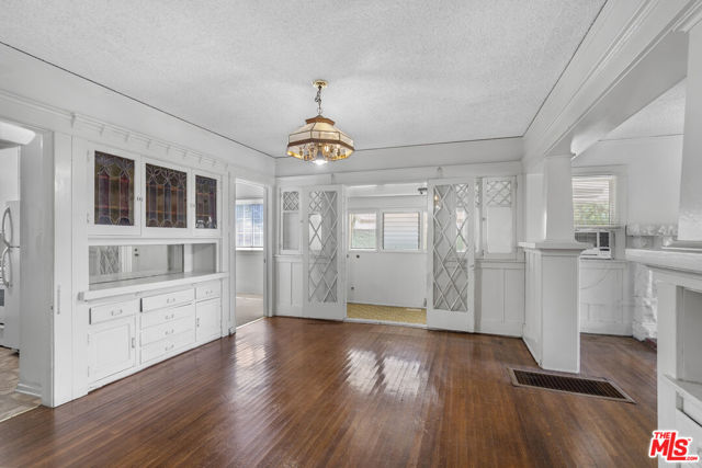 219 S Avenue 60, Los Angeles CA: https://media.crmls.org/mediaz/8f2ba9d2-3b99-4203-b3f7-c464c1175ad7.jpg