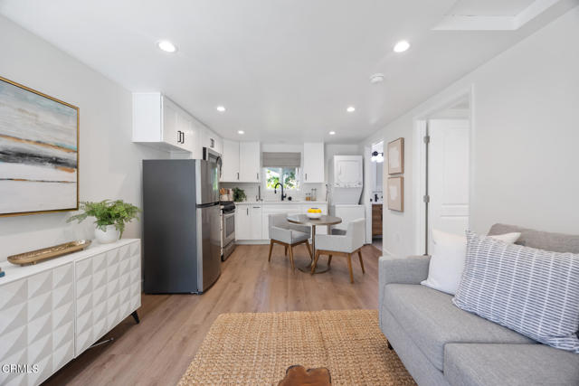 975 N Mentor Avenue, Pasadena CA: https://media.crmls.org/mediaz/8f2bd0b6-45c6-4ee6-87b3-c26bad2d70d8.jpg