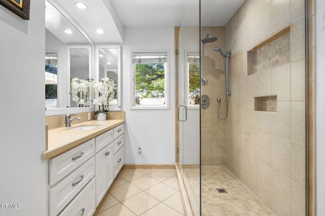 1915 Canyon Close Road, Pasadena CA: https://media.crmls.org/mediaz/8f2bd423-1415-4301-8e11-3de02852bf03.jpg