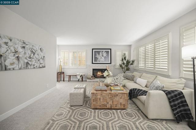 316 Mercury Way, Pleasant Hill CA: https://media.crmls.org/mediaz/8f2bdcf9-2233-4d3e-a3c5-eedf87dbbb91.jpg