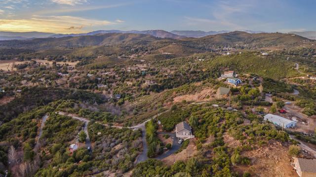 35465 Sunset Lane, Julian CA: https://media.crmls.org/mediaz/8f2c0b76-1d3c-45ff-bcd3-91b5d4ef6f83.jpg