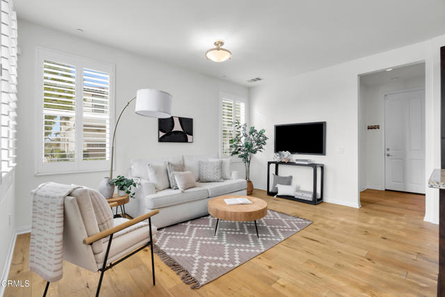 Detail Gallery Image 5 of 55 For 900 N Primrose Ln a,  Azusa,  CA 91702 - 4 Beds | 3/1 Baths