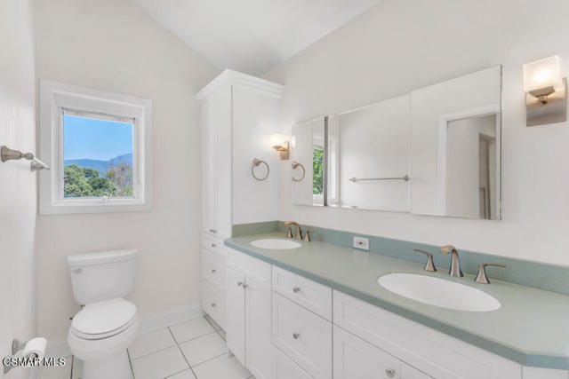 4183 Churchill Drive, Newbury Park CA: https://media.crmls.org/mediaz/8f2c439d-14cb-4833-923e-7d88002f1784.jpg