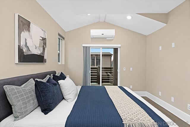 819 Kennebeck Ct, San Diego CA: https://media.crmls.org/mediaz/8f2d6587-6da1-4031-a120-4517784ca805.jpg