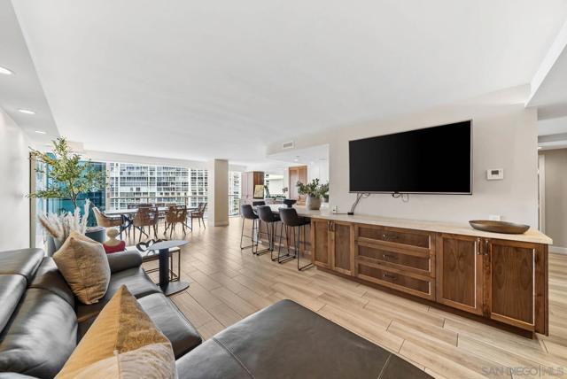 1780 Avenida Del Mundo, Coronado CA: https://media.crmls.org/mediaz/8f2dc906-aa6e-45ee-810e-6e576827384c.jpg