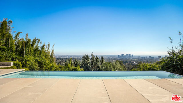 1290 Angelo Drive, Beverly Hills CA: https://media.crmls.org/mediaz/8f2dd2da-29c3-40c9-b9bb-7ff8b0b83b22.jpg