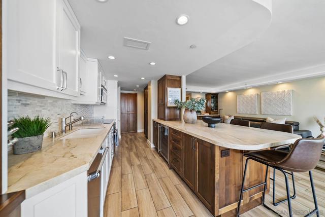 1780 Avenida Del Mundo, Coronado CA: https://media.crmls.org/mediaz/8f2eb3ad-ebd8-4a59-9304-b467b4ac29c0.jpg