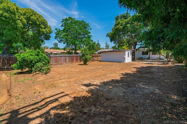 228 E 15th Ave, Escondido CA: https://media.crmls.org/mediaz/8f2f27e3-cd42-423a-8b9a-0ef13205db3a.jpg
