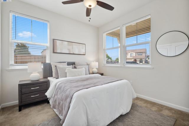 1109 Marsala Cir, Salinas CA: https://media.crmls.org/mediaz/8f2f4bb3-cfdf-4f9a-aa62-a3fb2fdb8089.jpg