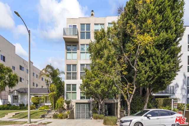 1932 Selby Avenue, Los Angeles CA: https://media.crmls.org/mediaz/8f2f98c8-500e-4fef-9ff5-c841f27bff35.jpg