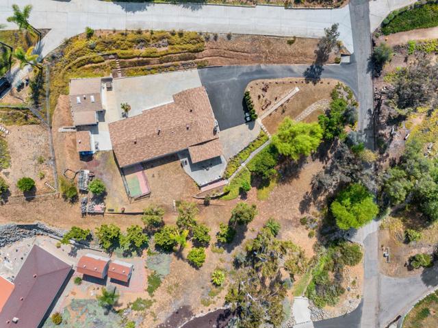 12220 Valhalla Drive, Lakeside CA: https://media.crmls.org/mediaz/8f2f9bf4-9054-4723-9954-04630b91419f.jpg