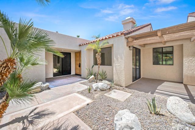 10403 Sunningdale Drive, Rancho Mirage CA: https://media.crmls.org/mediaz/8f2fab20-b212-40f4-8c8c-282f62ef8dd5.jpg