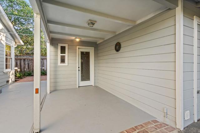 332 Camino Al Lago, Menlo Park CA: https://media.crmls.org/mediaz/8f303ea1-35b8-4913-9688-c72fe2d00c6b.jpg