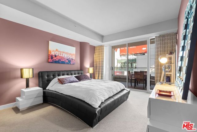 6250 Hollywood Boulevard, Los Angeles CA: https://media.crmls.org/mediaz/8f303f08-4bbf-497d-957e-4437a83cd6a9.jpg