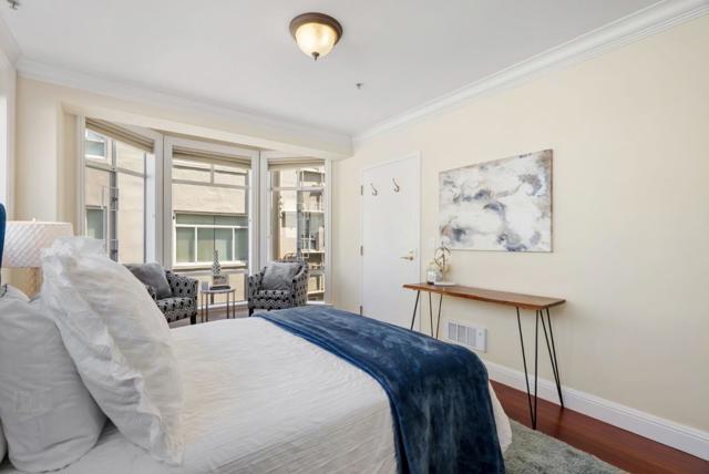 720 Stockton Street, San Francisco CA: https://media.crmls.org/mediaz/8f3053a0-531b-4144-9024-6e77475624a8.jpg