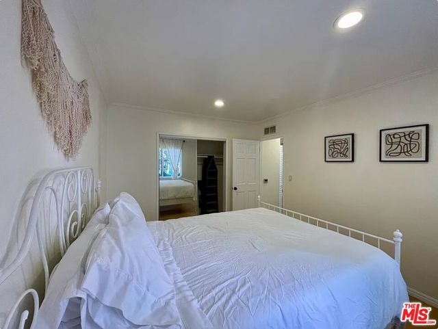 1111 11th Street, Santa Monica CA: https://media.crmls.org/mediaz/8f30a2c9-cd05-40da-8cea-dccb8d3b6d42.jpg