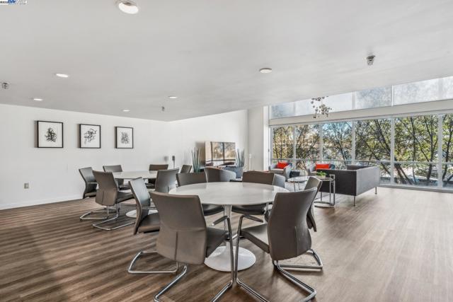 222 Broadway, Oakland CA: https://media.crmls.org/mediaz/8f312957-818f-448e-9274-4a430aa4e6b7.jpg