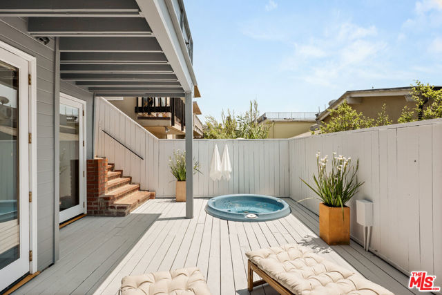 6624 Vista Del Mar, Playa del Rey CA: https://media.crmls.org/mediaz/8f317c05-b849-45ab-9872-34279b656766.jpg