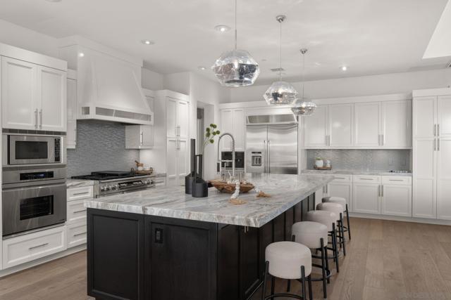 6968 Saint Andrews Rd, Rancho Santa Fe CA: https://media.crmls.org/mediaz/8f318c56-9c87-4d60-80af-8500a4c313f2.jpg