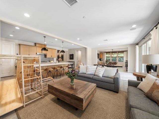 916 Camino Aldea, Chula Vista CA: https://media.crmls.org/mediaz/8f318cff-e73d-403a-b42d-c2dea1f5498c.jpg