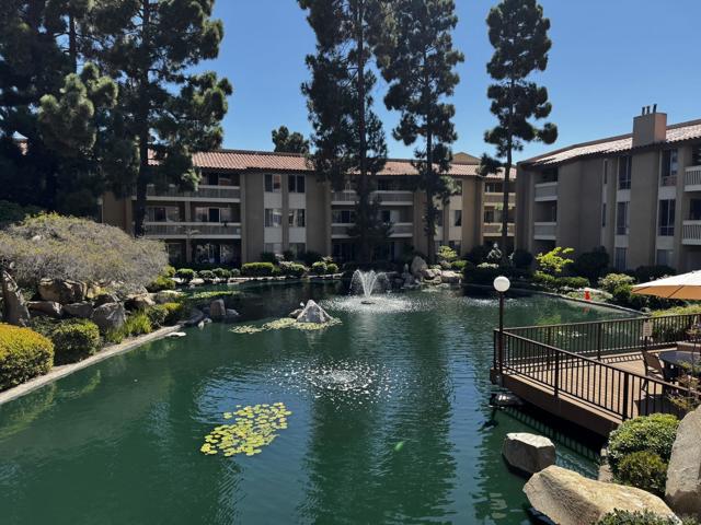 1885 Diamond St, San Diego CA: https://media.crmls.org/mediaz/8f31eddf-d5a8-4bcc-a684-85ba13a94268.jpg