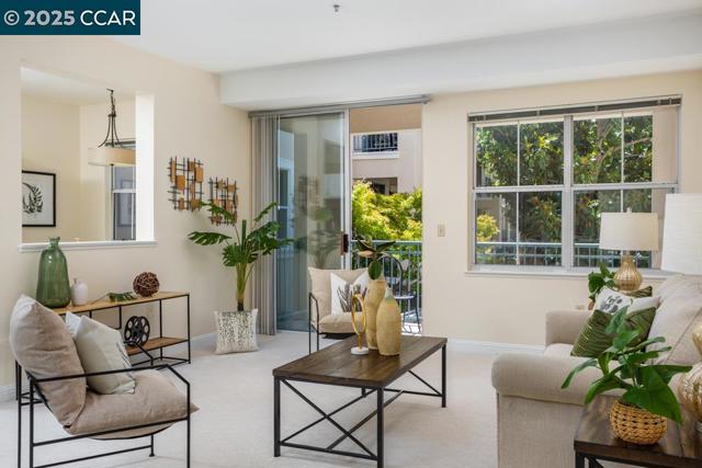 1860 Tice Creek Dr, Walnut Creek CA: https://media.crmls.org/mediaz/8f321bdc-c9c3-4c73-9ec3-a97cba73520a.jpg