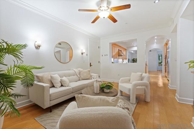 1040 Genter St, La Jolla CA: https://media.crmls.org/mediaz/8f32daf9-7e71-4f74-a12c-139204f4c2e9.jpg