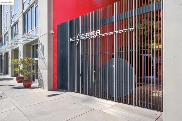 311 Oak St, Oakland CA: https://media.crmls.org/mediaz/8f32ec66-ccb5-438f-bda9-d172b86b03d4.jpg