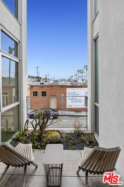 1121 Abbot Kinney Boulevard, F photo 2