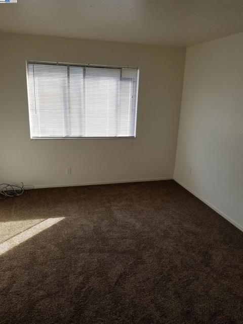 6109 Foothill Blvd, Oakland CA: https://media.crmls.org/mediaz/8f333cd2-e3f5-4e91-852e-ab7640093ab5.jpg
