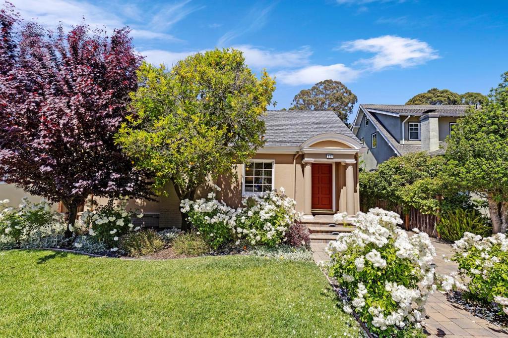 838 Walnut Avenue