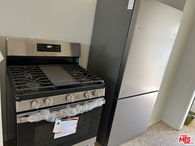 1444 Yale Street, Santa Monica CA: https://media.crmls.org/mediaz/8f345c11-6db5-4952-a2dd-b6ad856e62e7.jpg