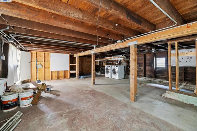 1525 Stanton St, Alameda CA: https://media.crmls.org/mediaz/8f347dcc-8e34-4e8c-8c76-69c60df5b27d.jpg