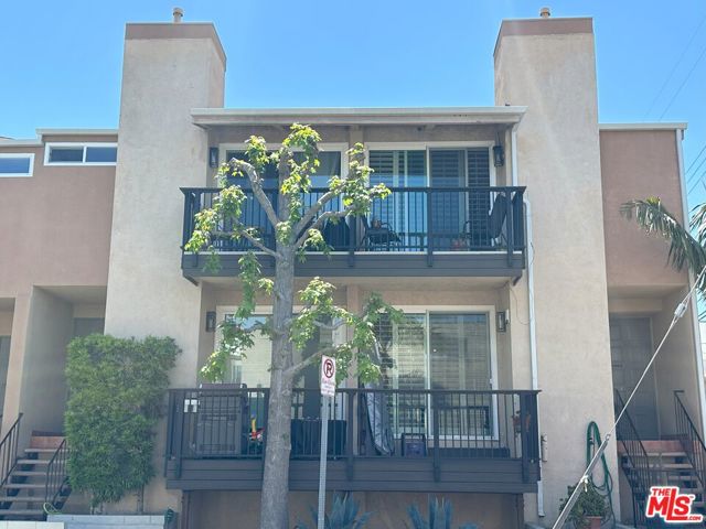 11662 Iowa Avenue, Los Angeles CA: https://media.crmls.org/mediaz/8f34a1f1-916d-4159-93a8-77e209664a01.jpg