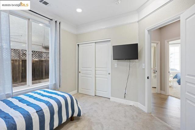 1030 Orchid Dr, Brentwood CA: https://media.crmls.org/mediaz/8f35107a-1fac-4f64-a075-2270cc5e479c.jpg