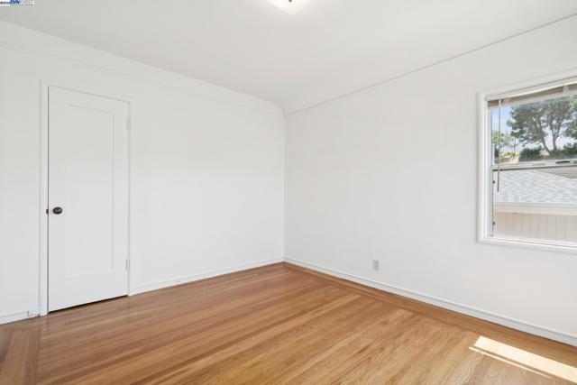 2200 Peach St, Pinole CA: https://media.crmls.org/mediaz/8f359fc3-b7d2-4a48-8777-252d07c8e4e1.jpg