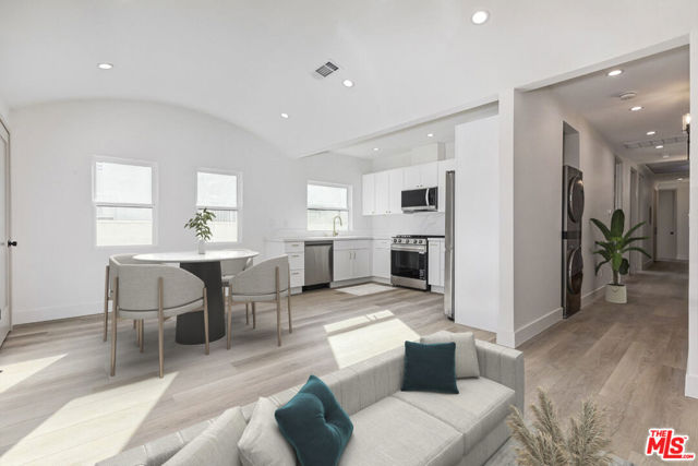 843 N Formosa Avenue, Los Angeles CA: https://media.crmls.org/mediaz/8f367ef3-ab3a-4209-b463-cc72f316dd4f.jpg