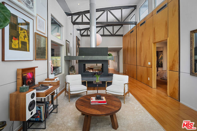 8735 Dorrington Avenue, West Hollywood CA: https://media.crmls.org/mediaz/8f36912f-8836-44a5-b9ff-5935faf5a9c1.jpg