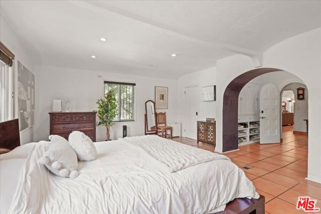 6119 Del Valle Drive, Los Angeles CA: https://media.crmls.org/mediaz/8f369f4c-cc47-42cd-bdac-3a3853569e3e.jpg