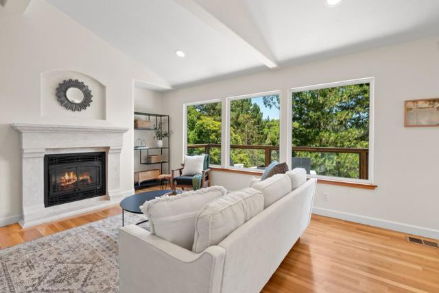 562 Cuesta Drive, Aptos CA: https://media.crmls.org/mediaz/8f36bdc3-5a4b-49d6-ac46-8e45d2ac675d.jpg