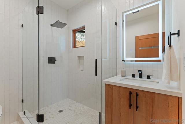 5758 Las Palomas, Rancho Santa Fe CA: https://media.crmls.org/mediaz/8f383154-627c-4e1b-80bb-6abeb71aeee0.jpg