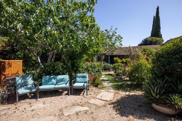 2336 Palo Verde Avenue, East Palo Alto CA: https://media.crmls.org/mediaz/8f38b43f-90cd-4801-b4c7-c83d7c448e2c.jpg
